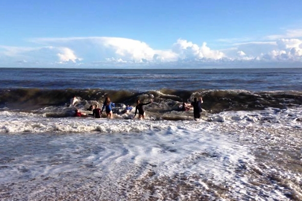 Dobrovolníci se do vody vrhli s obdivuhodným odhodláním. | Kredit: Seal Rescue Ireland